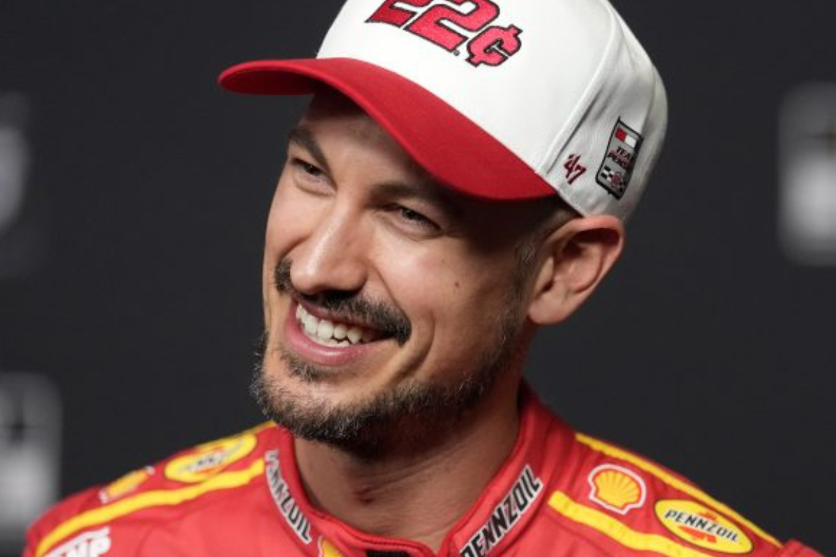 Logano wins first Duel at Daytona, Mears races into 500 after late crash