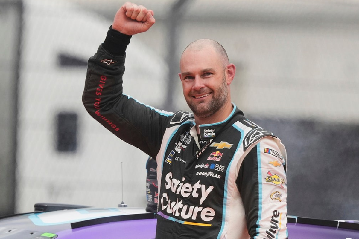 Van Gisbergen dives to victory in late restart thriller at COTA Post feature image