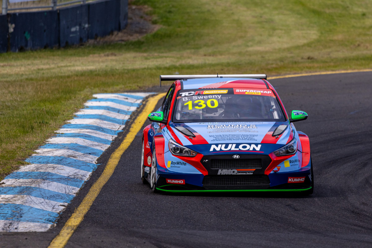 Sweeney snaps up Sandown pole