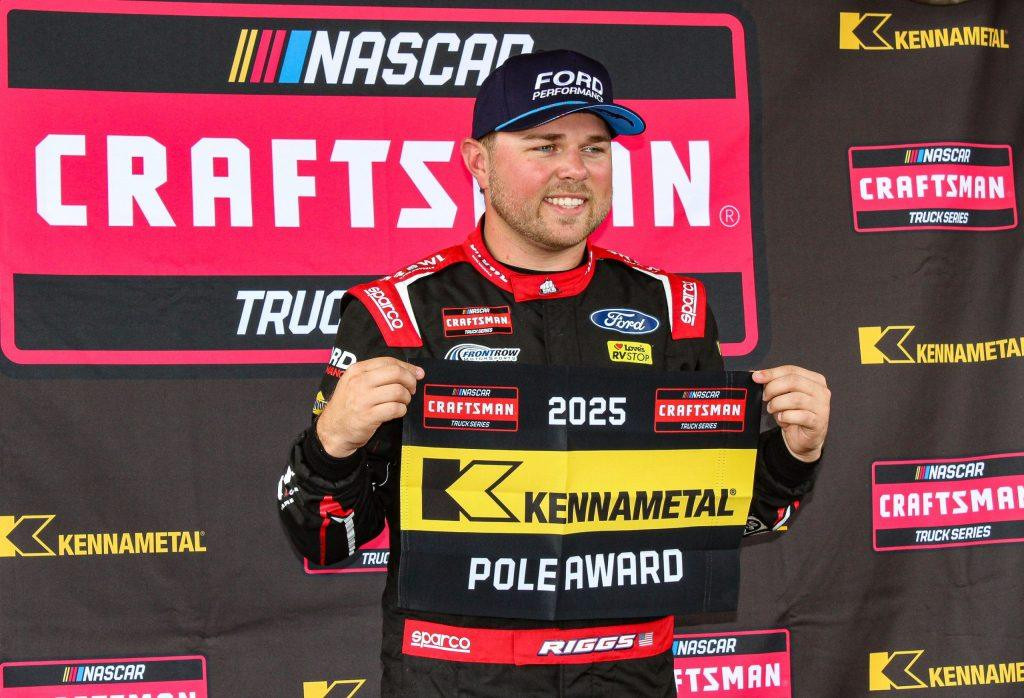 Layne Riggs wins Phoenix pole but faces penalty as Truck Series title battle takes shape Post feature image