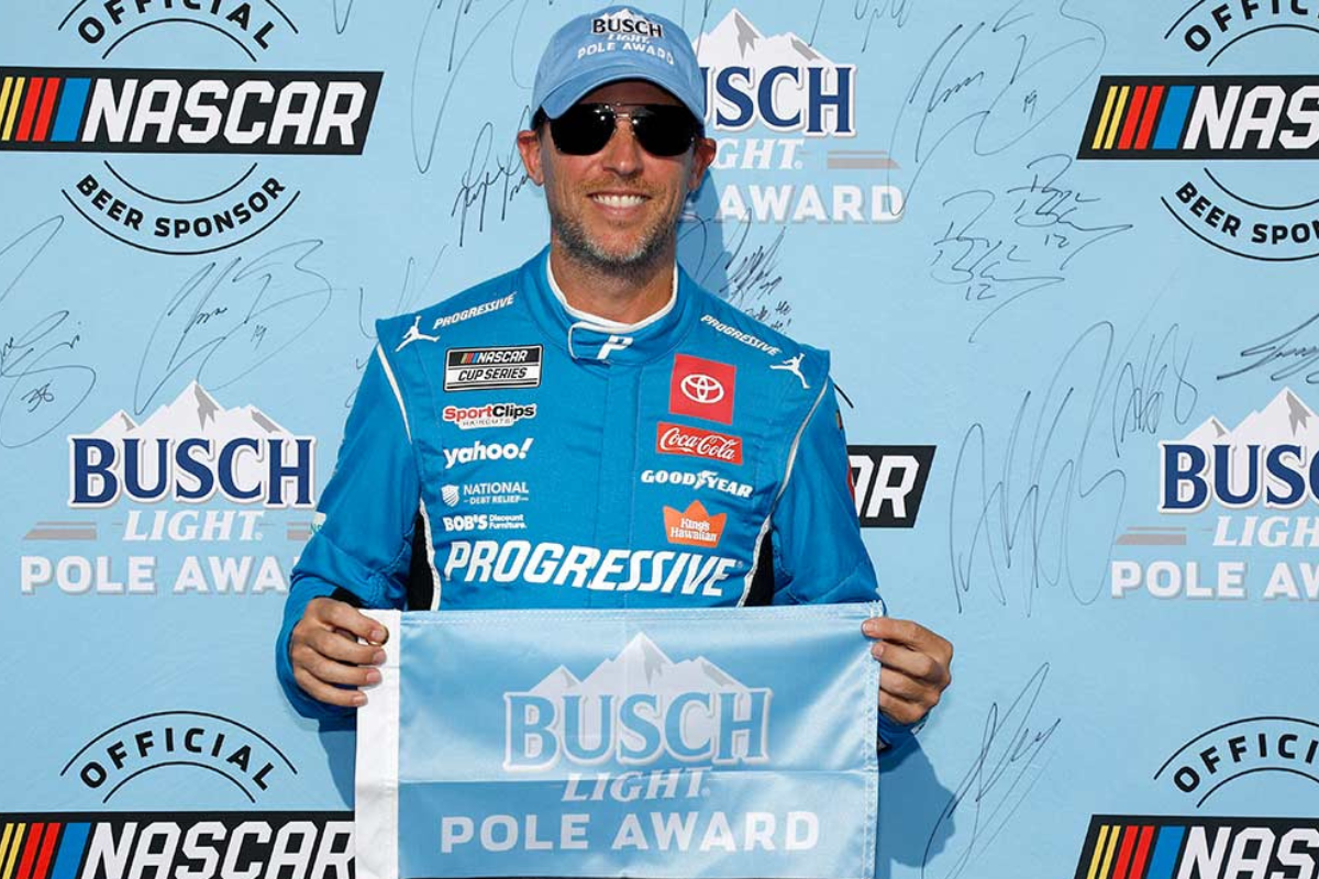 Denny Hamlin wins pole for championship race at Phoenix Post feature image