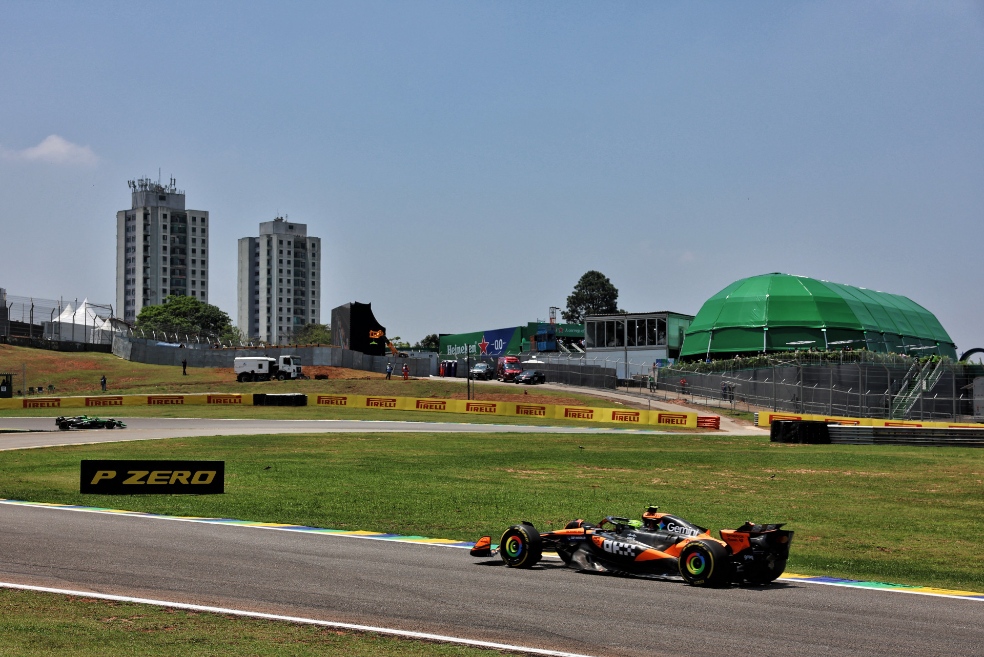 GP de São Paulo: Resultados de los Libres 1, McLaren marca el ritmo con un 1-2