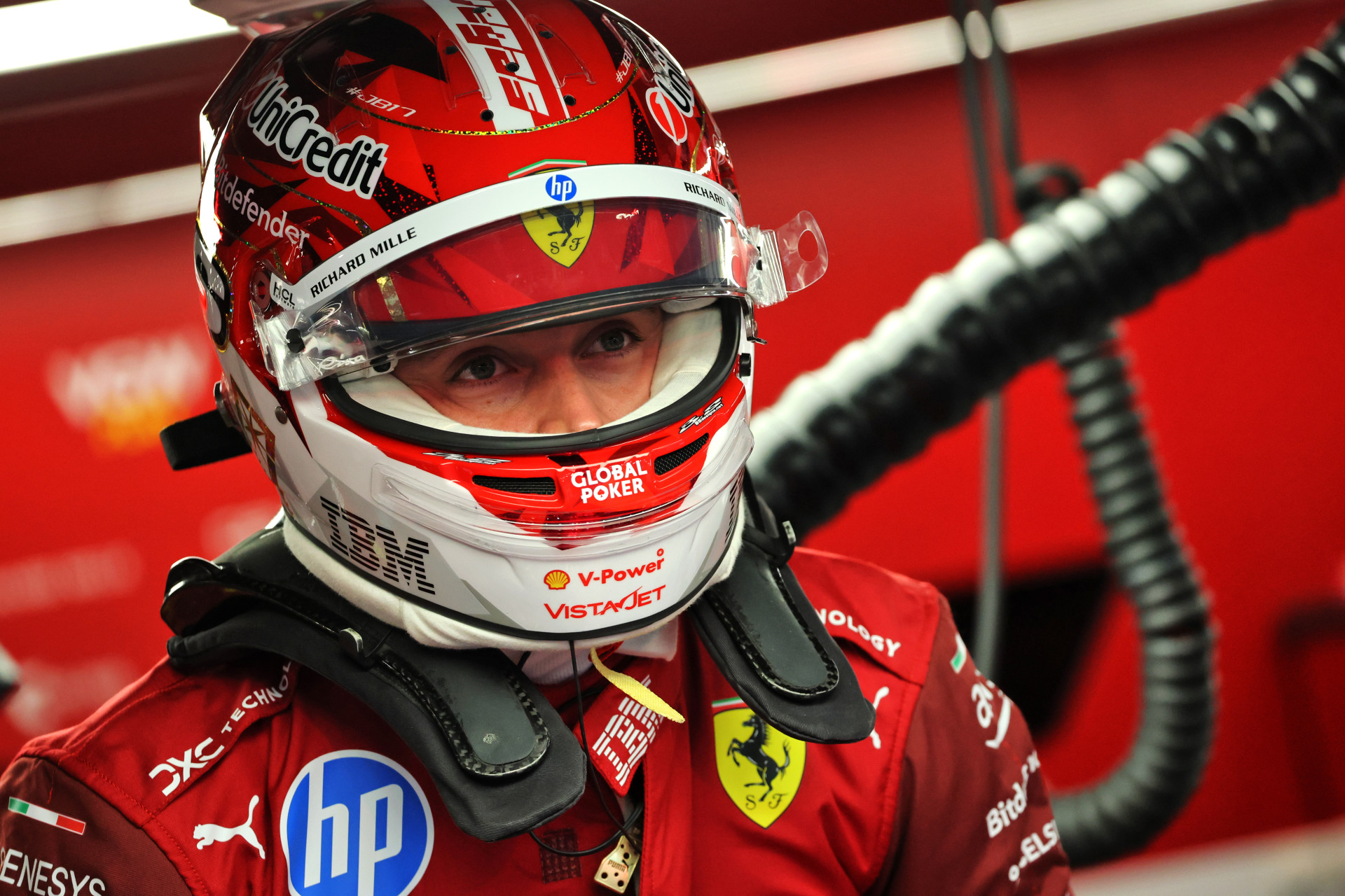 라스베이거스 FP1: 르클레르 압도적 선두, 맥클라렌은 미끄러운 노면에 고전