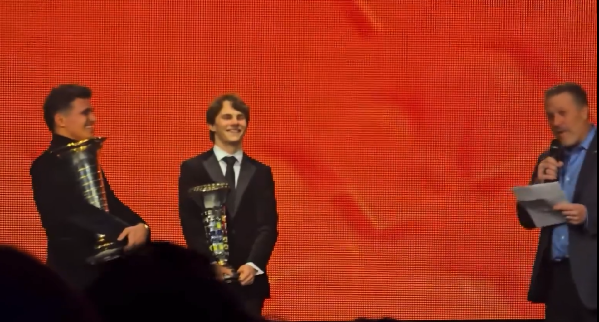 扎克·布朗在迈凯伦队内庆典演讲中“无情调侃”皮亚斯特里和诺里斯