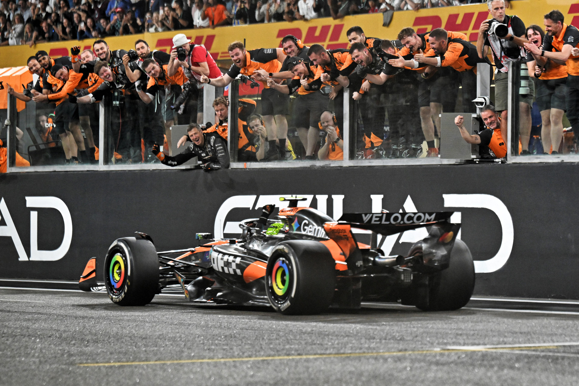 诺里斯2025年启用1号赛车,将世界冠军荣誉归功于迈凯伦团队