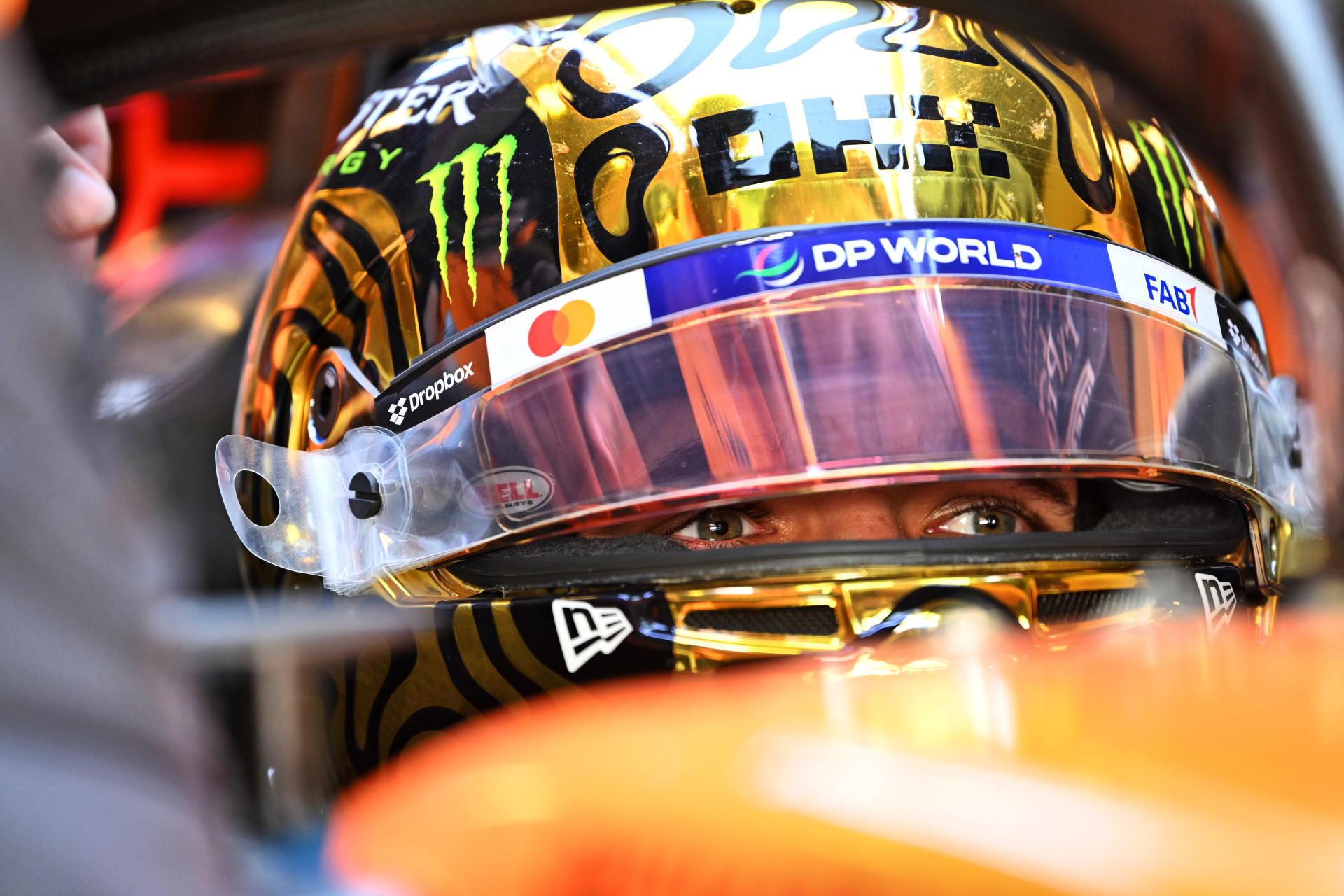 Norris estreia capacete dourado em teste de Abu Dhabi que antecipa visão das regulamentações de 2026