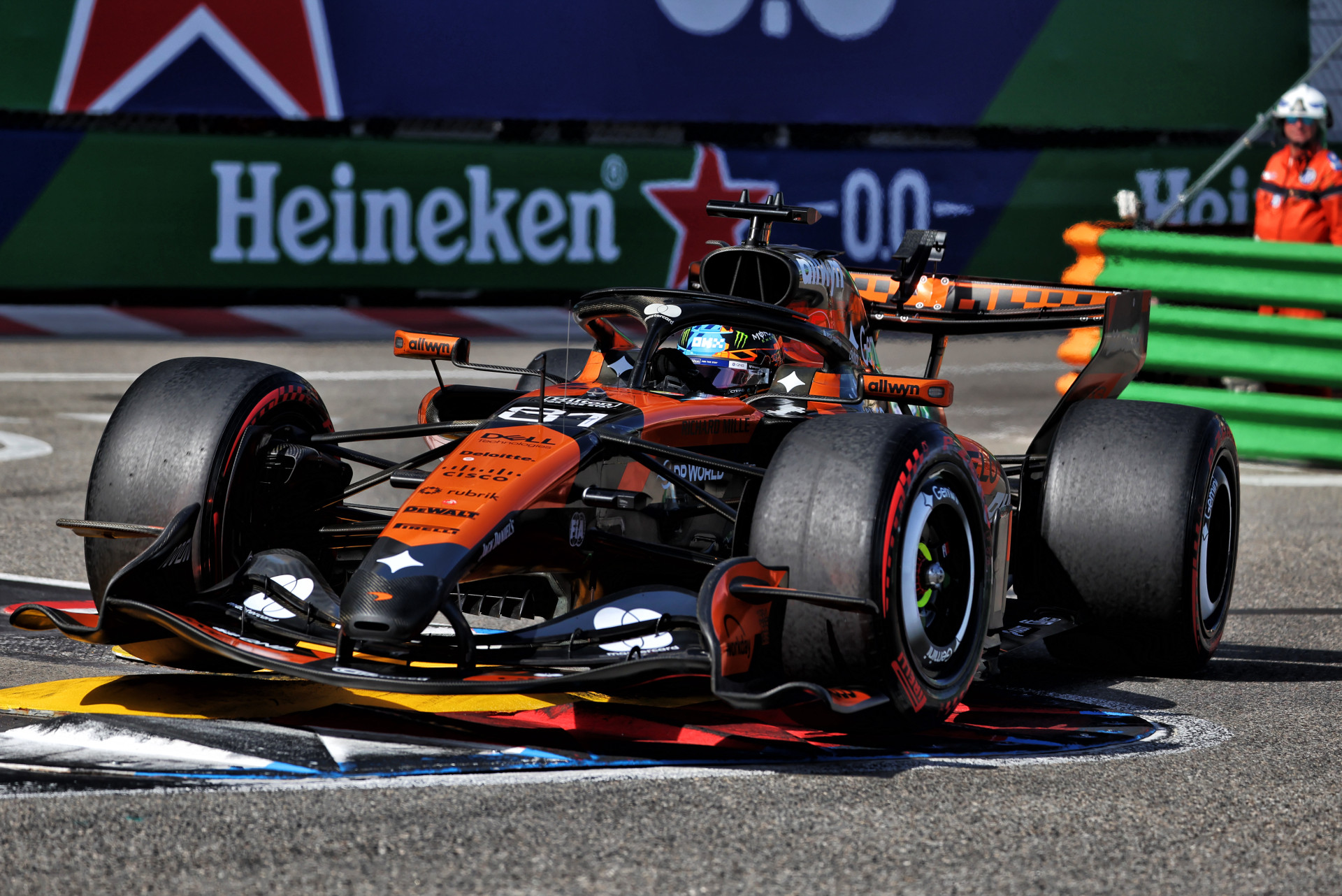McLaren testa l'ala posteriore 'invertita' in Austria