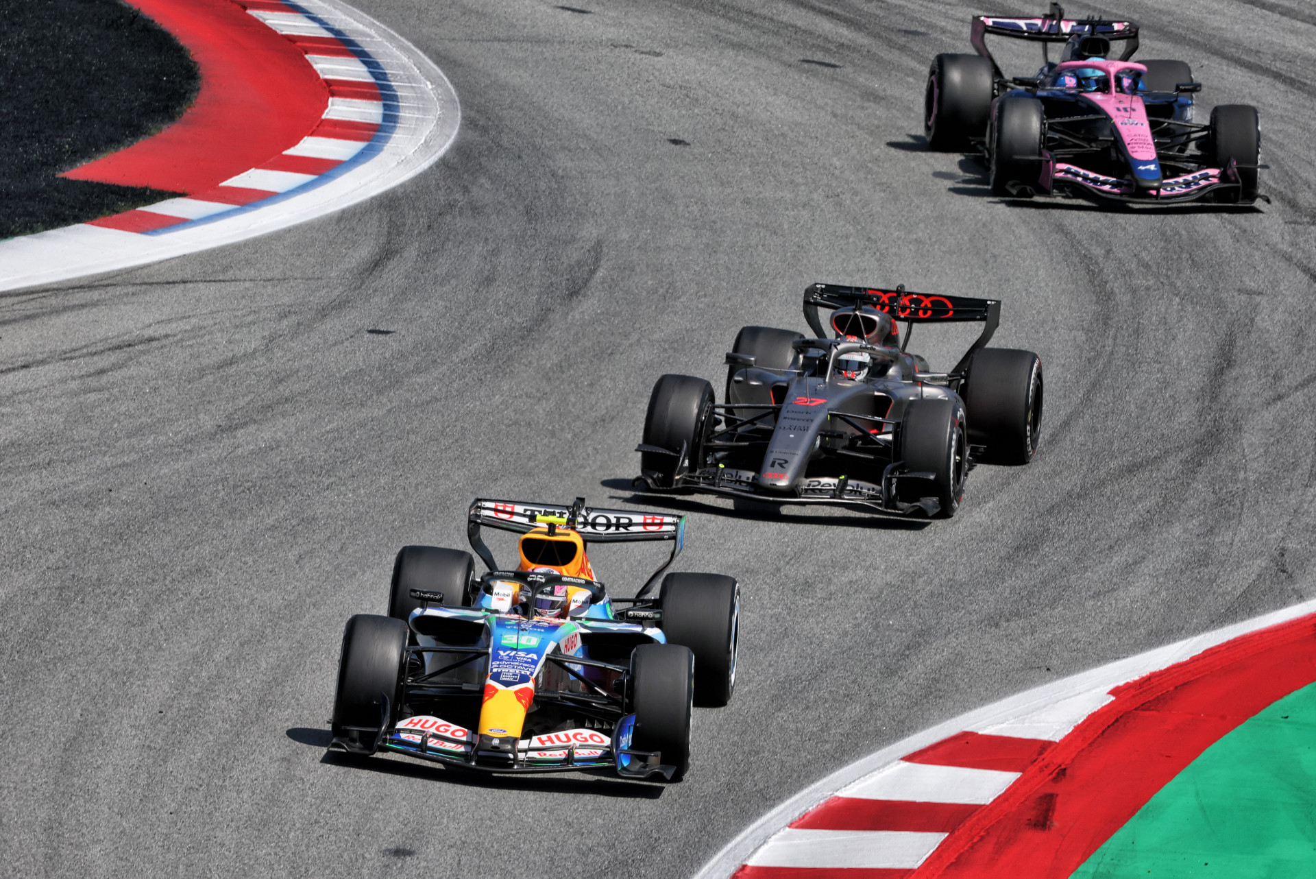 DNF bizarro de Hulkenberg ajuda Lawson a manter sequência de pontos