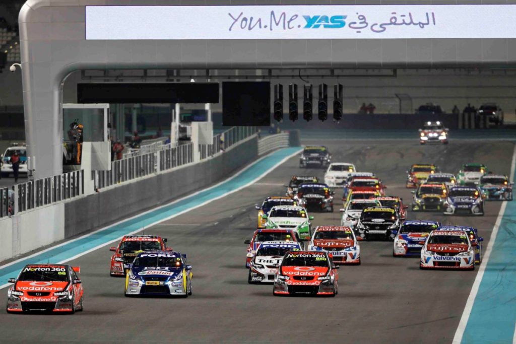 Podczas serii australijskich mistrzostw V8 Supercar YAS V8 400 2011 na torze Yas Marina Circuit w Abu Dhabi, Abu Zabi, niedziela, 13 lutego 2011 r.